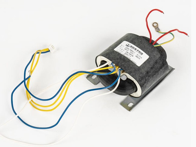 Hvorfor kan R-Type Transformers cirkulære kernedesign reducere energitabet betydeligt og forbedre konverteringseffektiviteten?