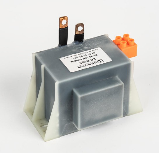 Hvad er de vigtigste designovervejelser for varmeafledning i R-type transformere til installationsmiljøer med høj tæthed?